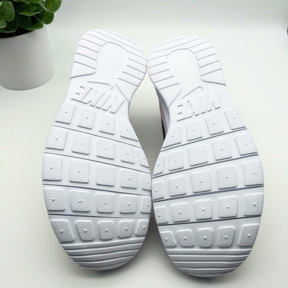 Nike Tanjun Womens Sneakers - Picture 6 of 8